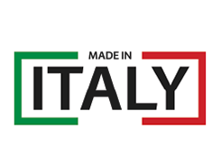 Logo 100% made in Italy composto dalla scritta Italy in nero incorniciata da due parentesi, una rossa e una verde e tra le due la scritta made in